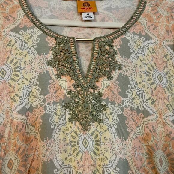 Ruby Rd. Crochet V-neck Keyhole Blouse 1X - Picture 2 of 10